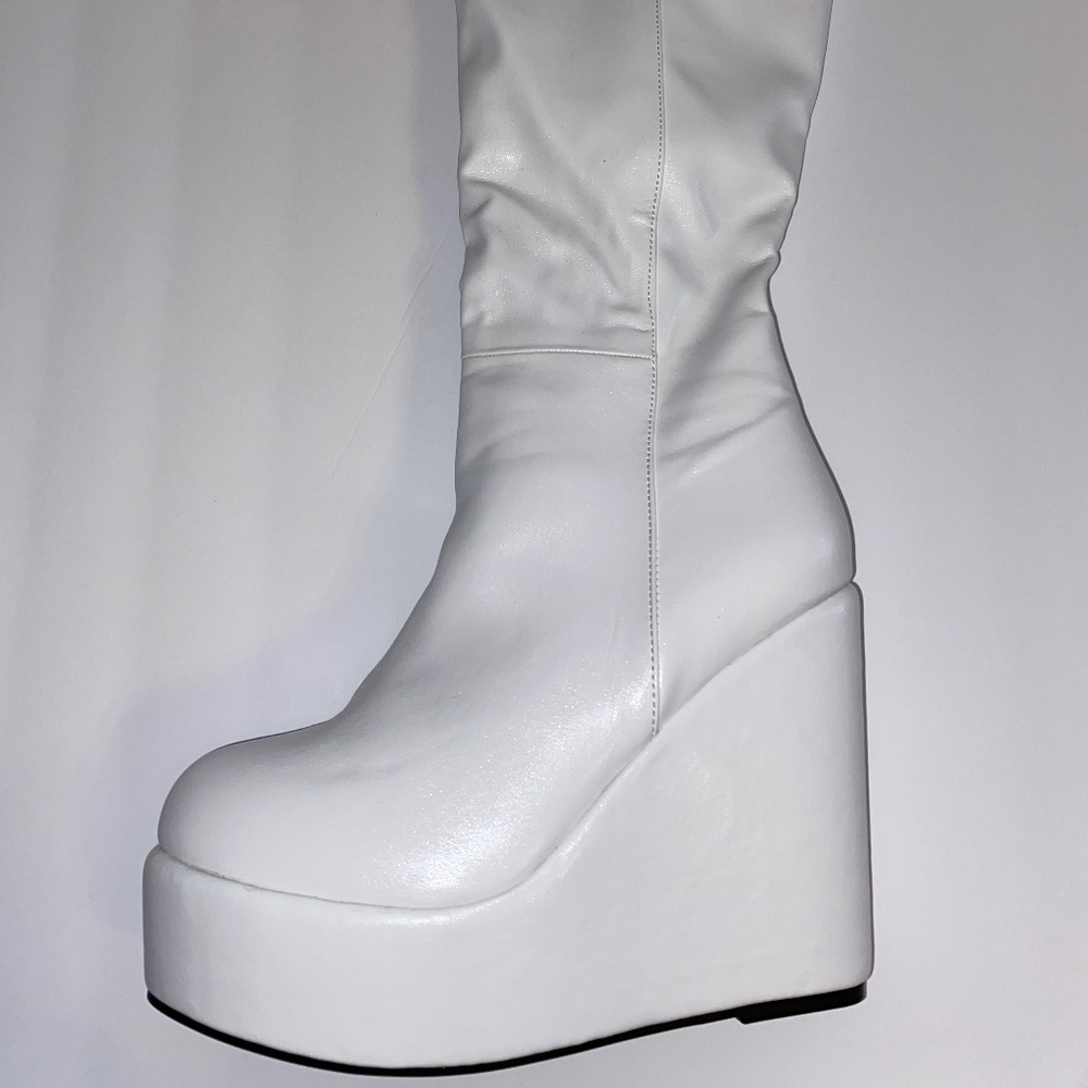 White Gogo Boots (Never Worn) Size EU40